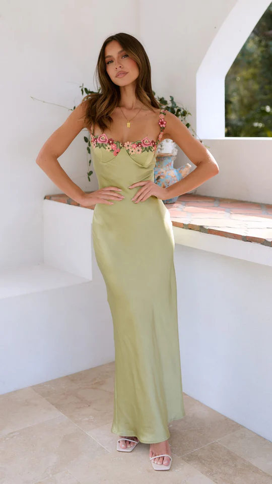 Bestselling Satin Maxi – The Dress Everyone’s Talking About 🌸