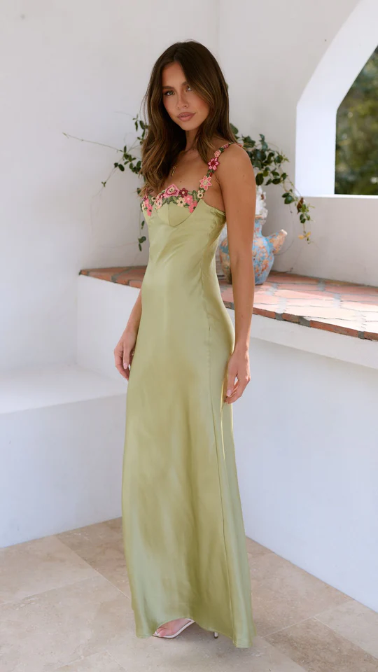 Bestselling Satin Maxi – The Dress Everyone’s Talking About 🌸